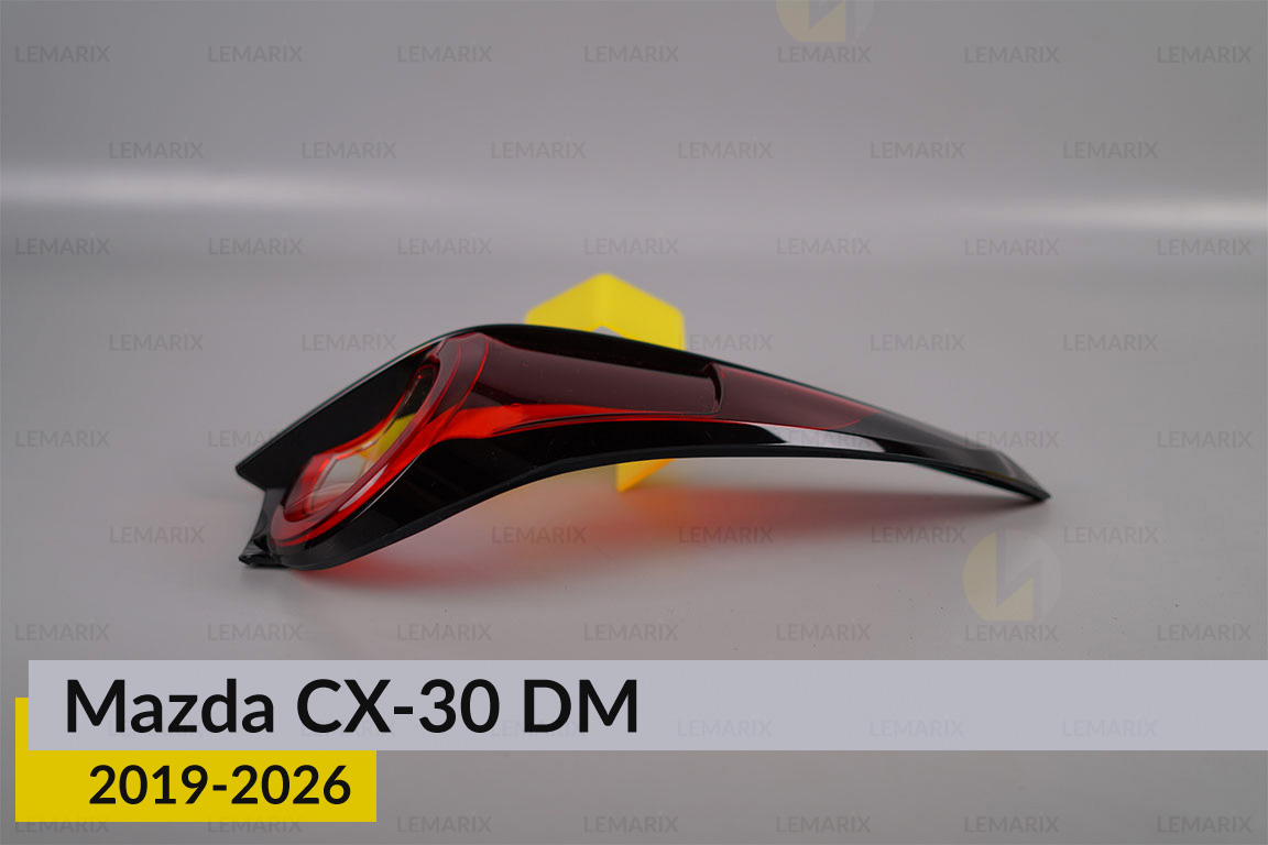Скло заднього ліхтаря зовнішнє в крилі Mazda CX-30 DM (2019-2026) праве