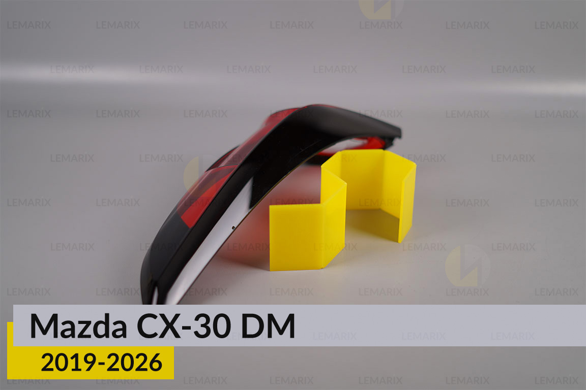 Скло заднього ліхтаря зовнішнє в крилі Mazda CX-30 DM (2019-2026) праве