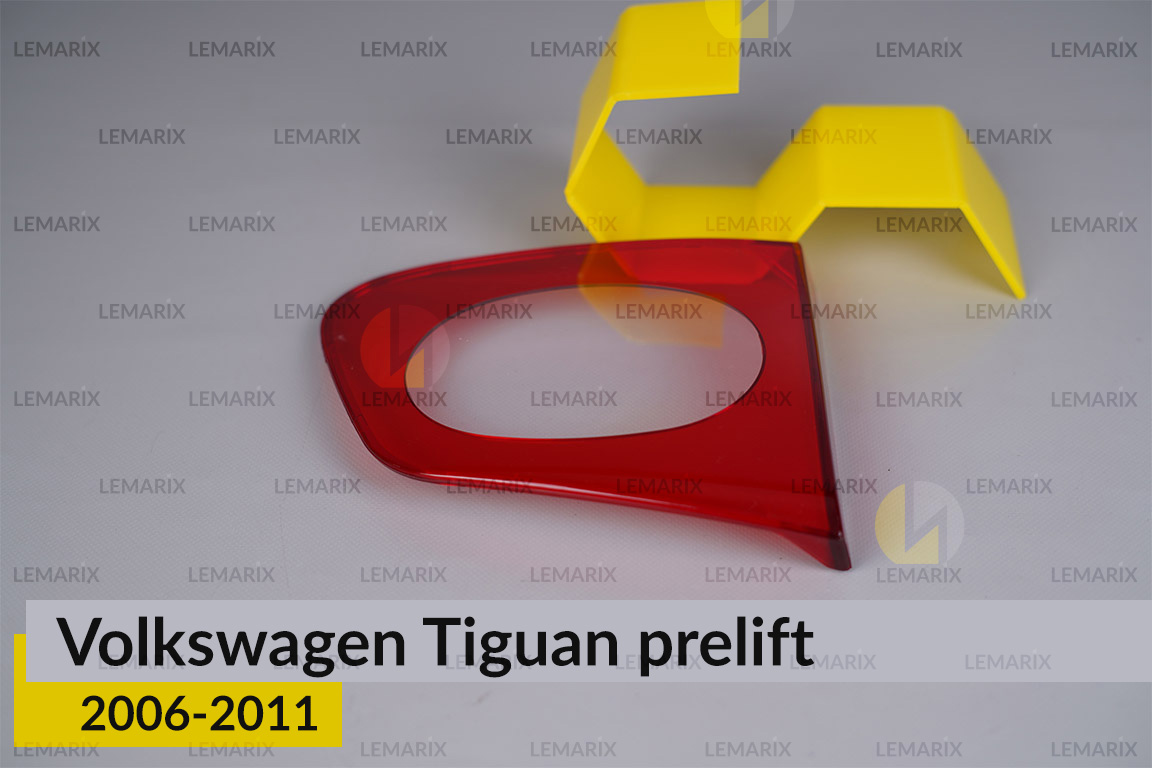 Скло заднього ліхтаря внутрішнє в кришці багажника VW Volkswagen Tiguan (2006-2011) дорест ліве