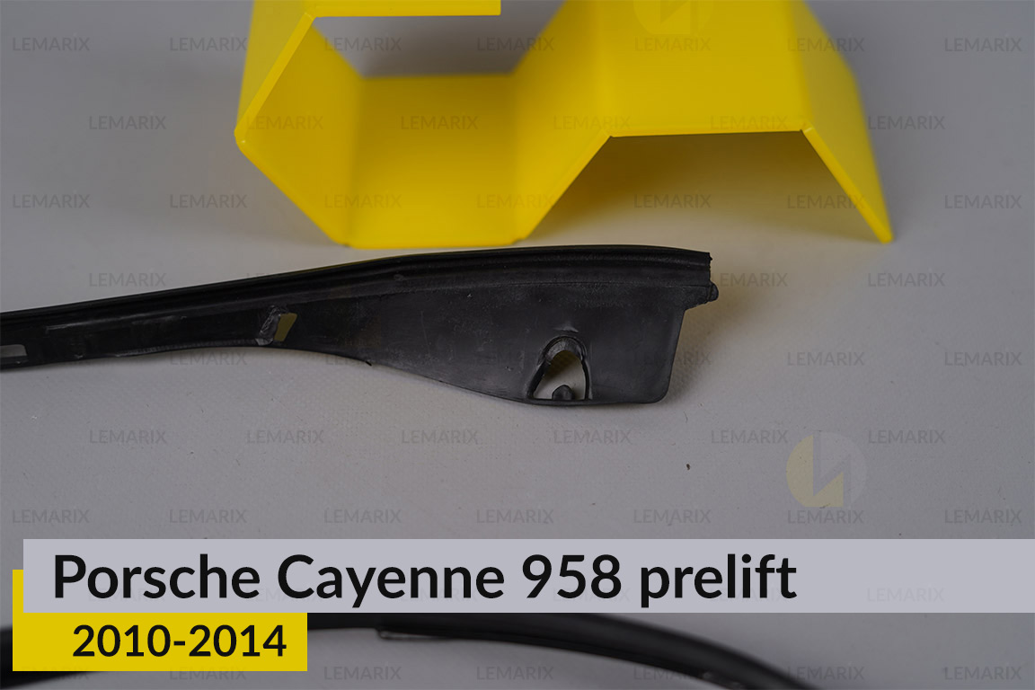 Ущільнювач фари Porsche Cayenne 958 (2010-2014) дорест лівий