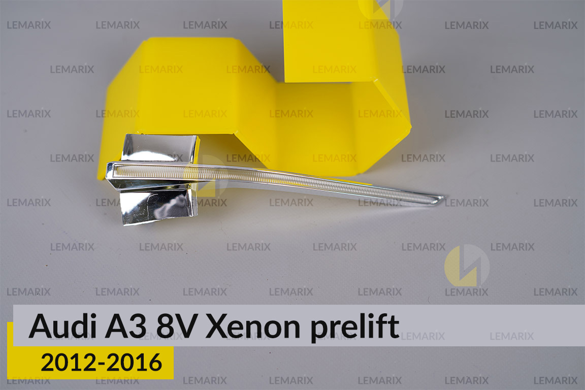 Хромированная декоративная маска светорассеиватель поворотника Audi A3 8V Xenon (2012-2016) дорест правая