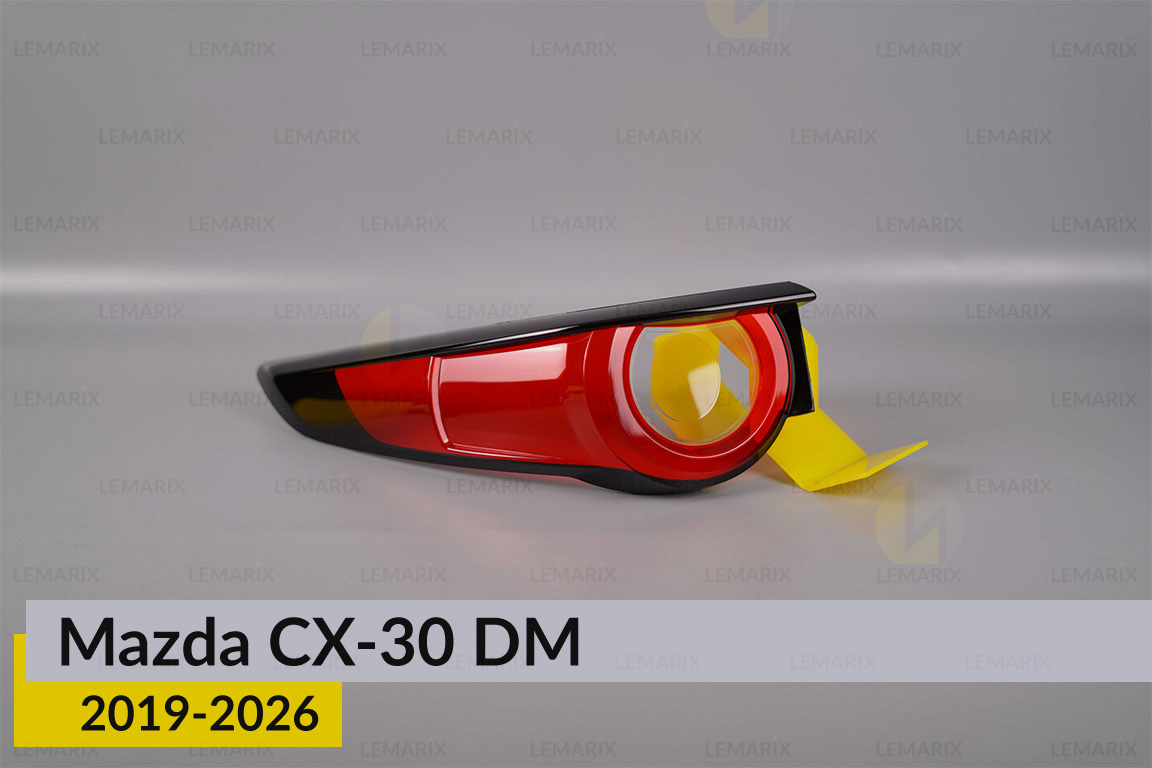 Скло заднього ліхтаря зовнішнє в крилі Mazda CX-30 DM (2019-2026) ліве