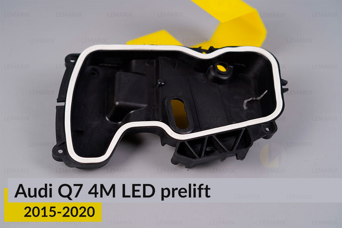Кришка ковпак заглушка фари Audi Q7 4M LED (2015-2020) дорест бокова права